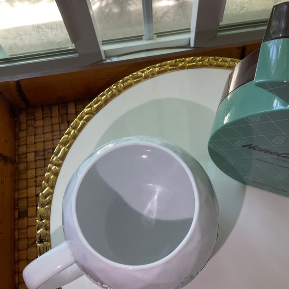 Honolulu Cookie Company Coffee Mug & Empty Pineapple Plastic Box - Picture 2 of 4